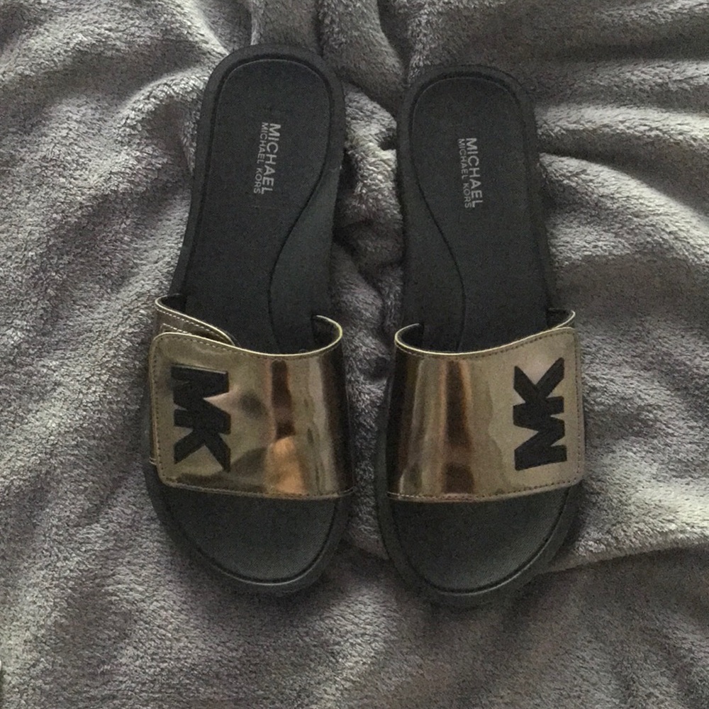 Michael Korda slide sandals